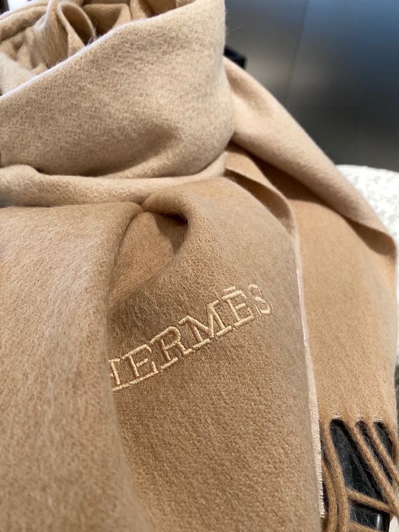 PriceHERMES   Hermes 2023 Paris fashion show business men and women universal double-sided cashmere shawl   OEM selected the best ultra-fine cashmere fibers for hand combing time-consuming and labor-intensive, and then s