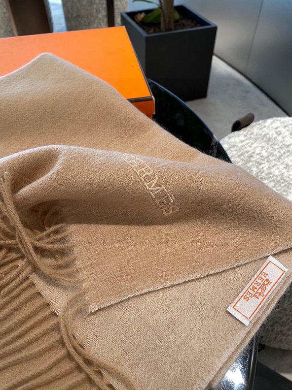 PriceHERMES   Hermes 2023 Paris fashion show business men and women universal double-sided cashmere shawl   OEM selected the best ultra-fine cashmere fibers for hand combing time-consuming and labor-intensive, and then s