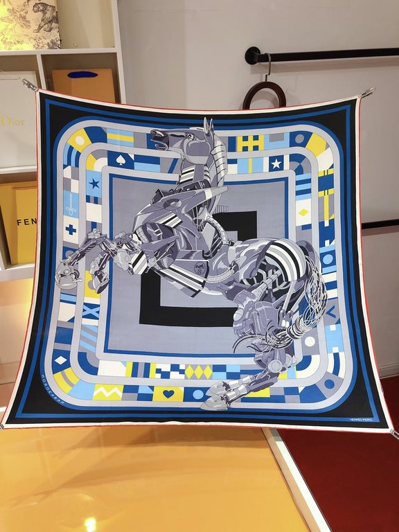 SHMS2337 Original HERMES [Mechanical Lekopo] 90cm Silk Square Towel  Obviously, the Mechanical Lekopo is a steed with a difference. It resembles the hero of a Japanese anime, leaving the familiar stables and entering a d