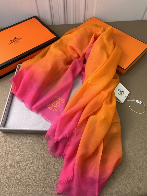 H home. [Gradient cashmere scarf] quality feel good to the end! 100% top pure cashmere! Really thin as a cicada-like high-tech products! Every detail is so exquisite! Absolutely screaming quality! The top design models o