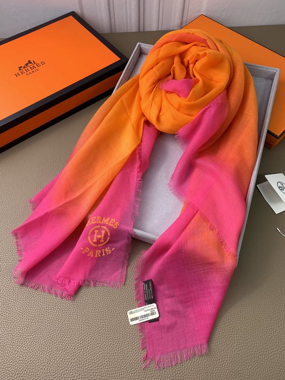 H home. [Gradient cashmere scarf] quality feel good to the end! 100% top pure cashmere! Really thin as a cicada-like high-tech products! Every detail is so exquisite! Absolutely screaming quality! The top design models o