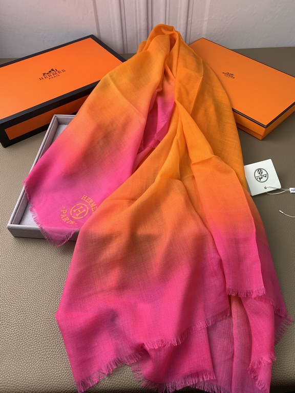 H home. [Gradient cashmere scarf] quality feel good to the end! 100% top pure cashmere! Really thin as a cicada-like high-tech products! Every detail is so exquisite! Absolutely screaming quality! The top design models o