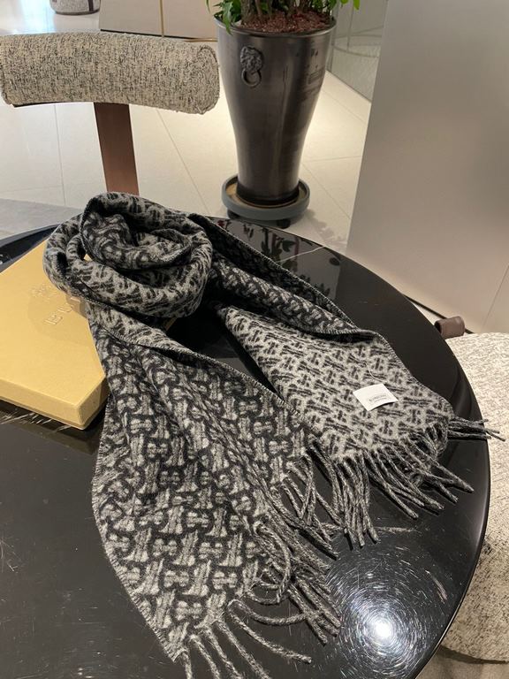 Burberry latest TB series cashmere scarf, unisex models, must must must collect! The most fluffy quality pro mom price for the benefit of the earth ~ teach you to recognize good goods, exclusive top, no one!!!! Extremely