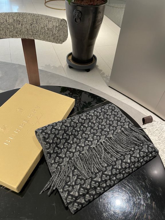 Burberry latest TB series cashmere scarf, unisex models, must must must collect! The most fluffy quality pro mom price for the benefit of the earth ~ teach you to recognize good goods, exclusive top, no one!!!! Extremely