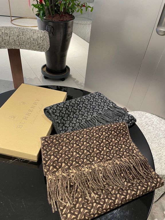 Burberry latest TB series cashmere scarf, unisex models, must must must collect! The most fluffy quality pro mom price for the benefit of the earth ~ teach you to recognize good goods, exclusive top, no one!!!! Extremely