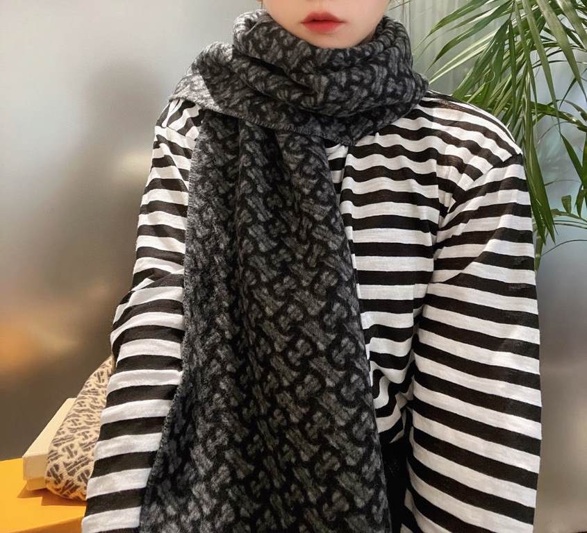 Burberry latest TB series cashmere scarf, unisex models, must must must collect! The most fluffy quality pro mom price for the benefit of the earth ~ teach you to recognize good goods, exclusive top, no one!!!! Extremely