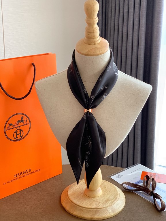 Hermes.100% Mulberry silk crepe de chine. Hundreds of small square scarf, ageing temperament and elegance, both as a headscarf, clothing with the other essential items, soft and comfortable skin-friendly, size5050