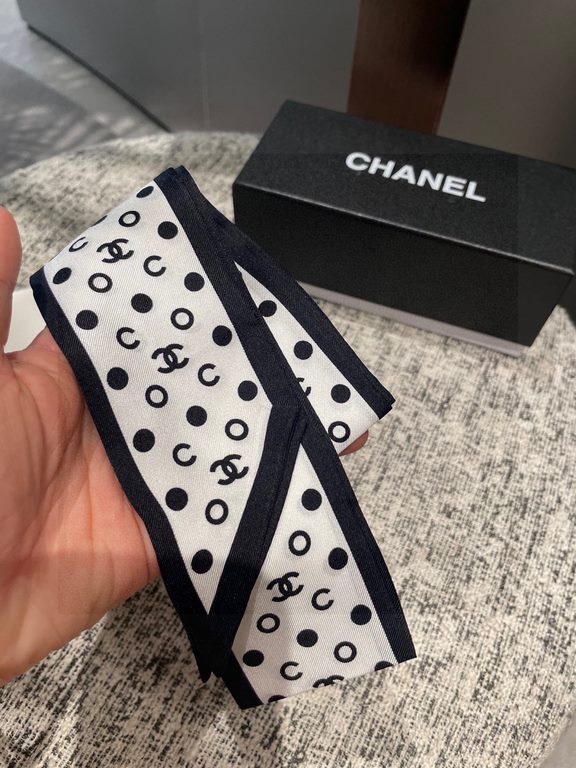 Price The latest counter with the same model! CHANEL hair tie  ribbon models! Can be used as a small scarf, tied hair, tied handbags, tied to the wrist decoration! Multi-functional randomly match you! Double-sided twill 