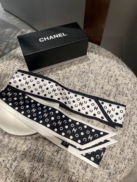 Price The latest counter with the same model! CHANEL hair tie  ribbon models! Can be used as a small scarf, tied hair, tied handbags, tied to the wrist decoration! Multi-functional randomly match you! Double-sided twill 