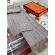 Understated high-class fall and winter taste!!!] Hermes new special texture hand-woven textured cashmere scarf! Young, chic, confident and with attitude. It's beautiful ！！！！ Such a stretchy, advanced and atmospheric desi