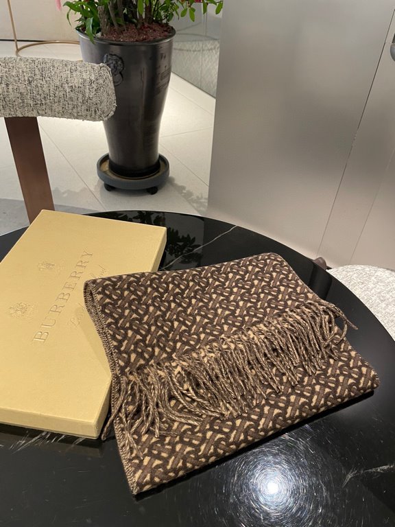 Burberry latest TB series cashmere scarf, unisex models, must must must collect! The most fluffy quality pro mom price for the benefit of the earth ~ teach you to recognize good goods, exclusive top, no one!!!! Extremely