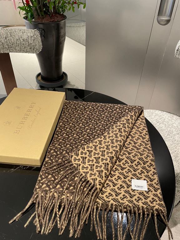 Burberry latest TB series cashmere scarf, unisex models, must must must collect! The most fluffy quality pro mom price for the benefit of the earth ~ teach you to recognize good goods, exclusive top, no one!!!! Extremely