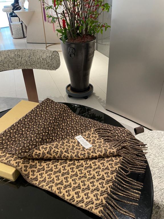 Burberry latest TB series cashmere scarf, unisex models, must must must collect! The most fluffy quality pro mom price for the benefit of the earth ~ teach you to recognize good goods, exclusive top, no one!!!! Extremely