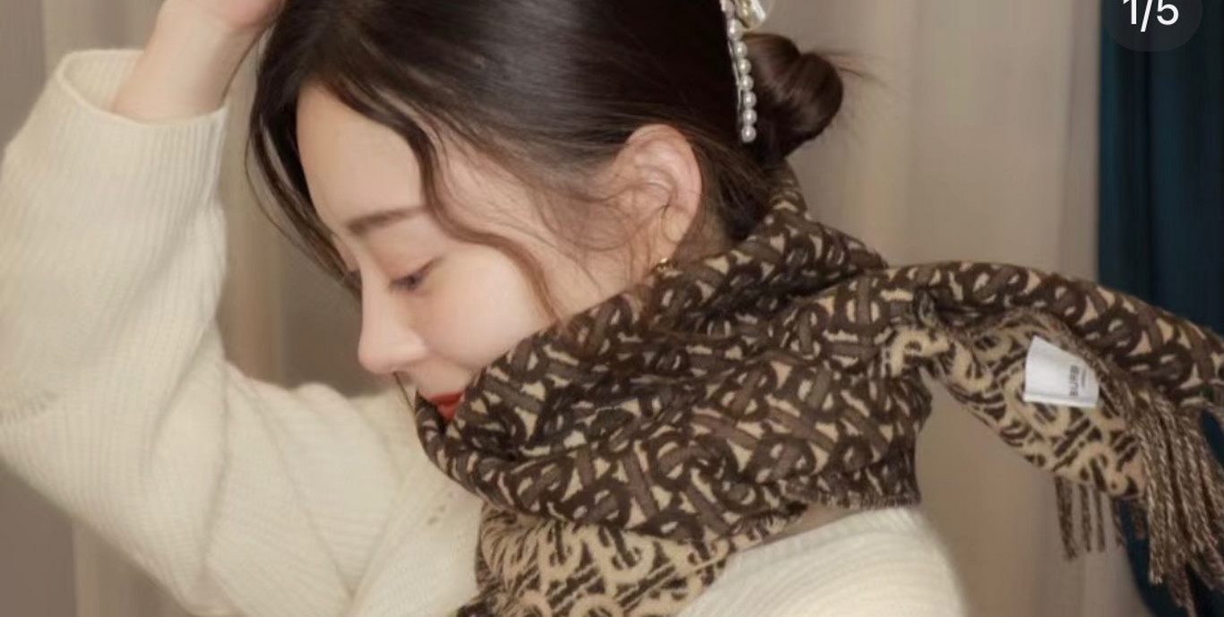 Burberry latest TB series cashmere scarf, unisex models, must must must collect! The most fluffy quality pro mom price for the benefit of the earth ~ teach you to recognize good goods, exclusive top, no one!!!! Extremely