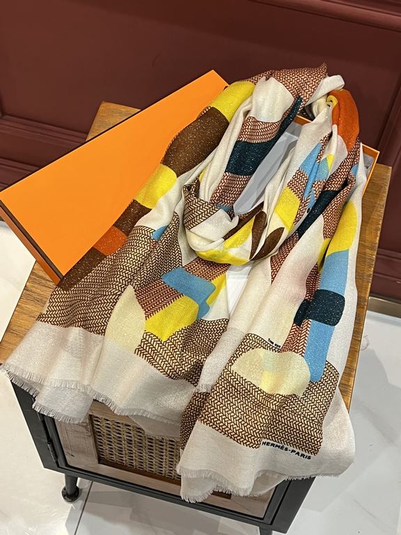 The scarf that glows and shines is new    Buy them all and say they look good Recommended [Pony Jumping] Top craftsmanship is a great value Hermès counter pop-ups   The three-dimensional rendering of the pattern pattern 