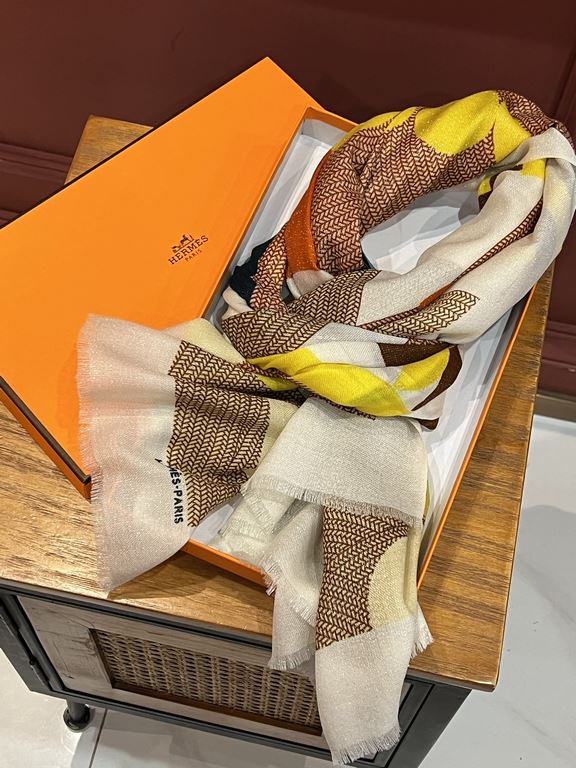 The scarf that glows and shines is new    Buy them all and say they look good Recommended [Pony Jumping] Top craftsmanship is a great value Hermès counter pop-ups   The three-dimensional rendering of the pattern pattern 