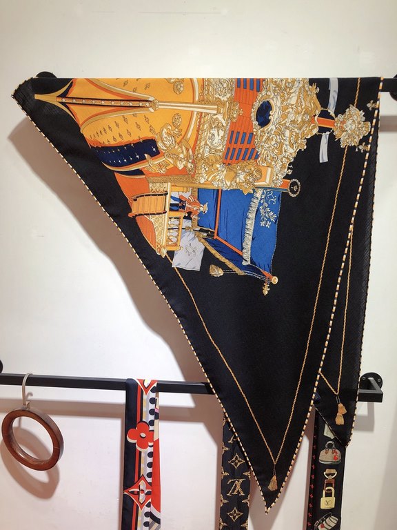 RHMS2279 Hermes [La Reale] velvet large tricot scarf, counter synchronization! The carved-beam stern is the main exhibit at the National Naval Museum in Paris. With its elegant lines and ornate decorative carvings, this 