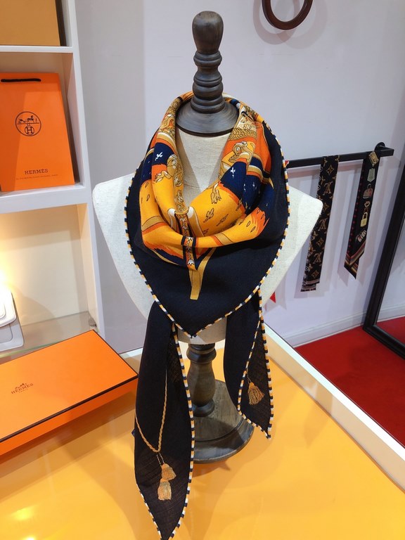 RHMS2279 Hermes [La Reale] velvet large tricot scarf, counter synchronization! The carved-beam stern is the main exhibit at the National Naval Museum in Paris. With its elegant lines and ornate decorative carvings, this 