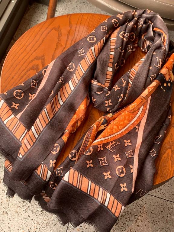 Price New on   Genuinely awesome   Airline Price  atches Monogram [V Logo Long Scarf] Cashmere long scarf, shawl in keeping with the heritage of travel while incorporating the show's modern hard luggage elements. The ric