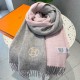 Will glow shiny scarf Hermes ~   on the new shawl   Needless to say, this model is too familiar, the classic double F is the continuation of a century of iconic logo, this year the Vintage trend swept the world ~ ~ ~ Med