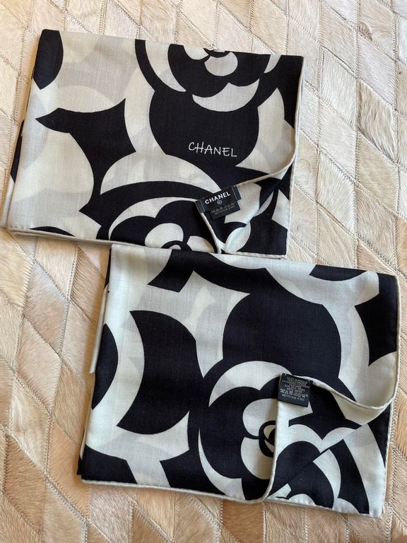 Price New   Luxury items are her specialty!Chanel.Velvet scarf of the same color on both sides, avoiding the embarrassment of uneven penetration on one side.65190 scarf, one color, one style.