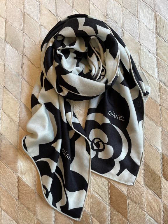 Price New   Luxury items are her specialty!Chanel.Velvet scarf of the same color on both sides, avoiding the embarrassment of uneven penetration on one side.65190 scarf, one color, one style.