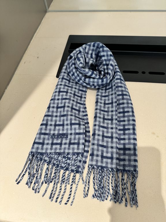 Explosion to     ♀   Hermes counter year's best hard goods [Scottish H scarf] highly recommended models   This cashmere scarf decorated with a new tartan pattern, H letter staggered, using heavyweight cashmere scarf, wor