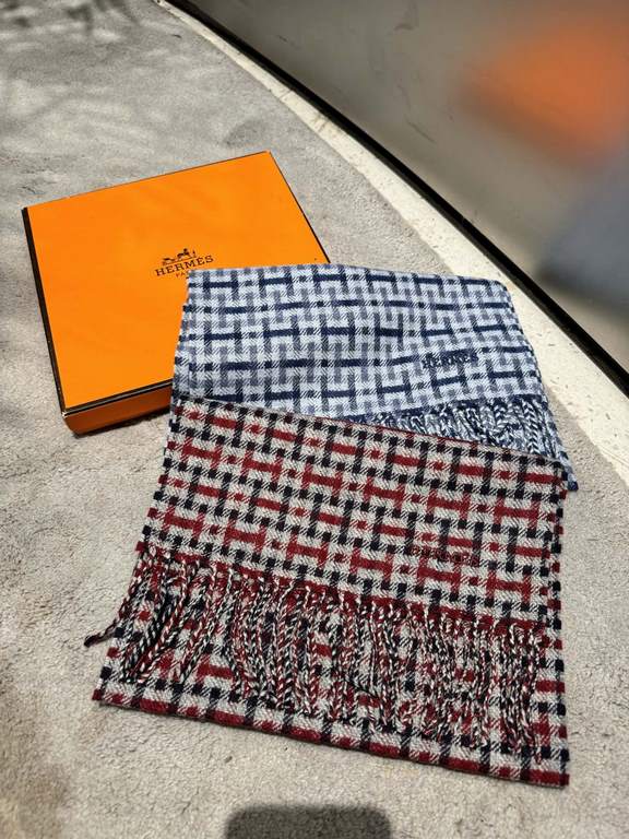 Explosion to     ♀   Hermes counter year's best hard goods [Scottish H scarf] highly recommended models   This cashmere scarf decorated with a new tartan pattern, H letter staggered, using heavyweight cashmere scarf, wor