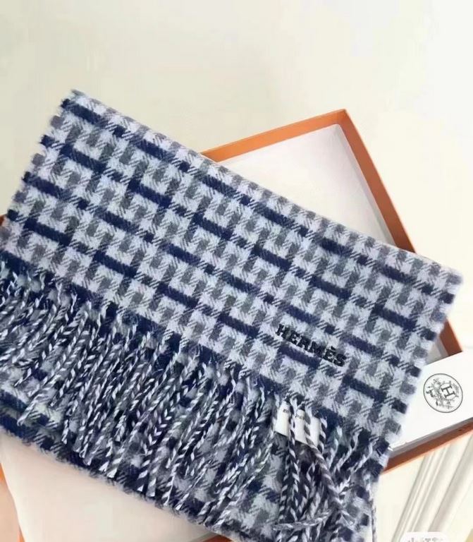 Explosion to     ♀   Hermes counter year's best hard goods [Scottish H scarf] highly recommended models   This cashmere scarf decorated with a new tartan pattern, H letter staggered, using heavyweight cashmere scarf, wor