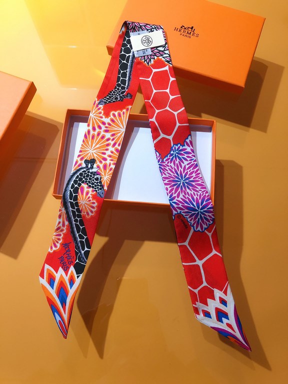 PHMS2111   Hermès [Mihui Triple Goddess] Ribbon   During a trip to South Africa, Hermès designer Alice Shirley was lucky enough to catch a glimpse of a giraffe, and then a second, and then a third, as they were foraging 