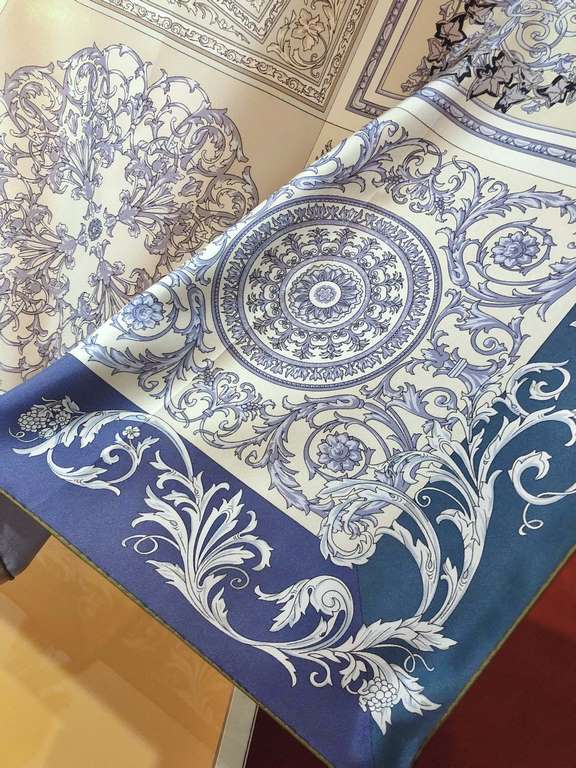 SHMS2341   Hermes 90cm Silk Square Scarf   Perfectly saturated with color, the industry's top prints are fine and unparalleled   Made of twill silk   hand-rolled edges cutting-edge craftsmanship, it's soft, lightweight a