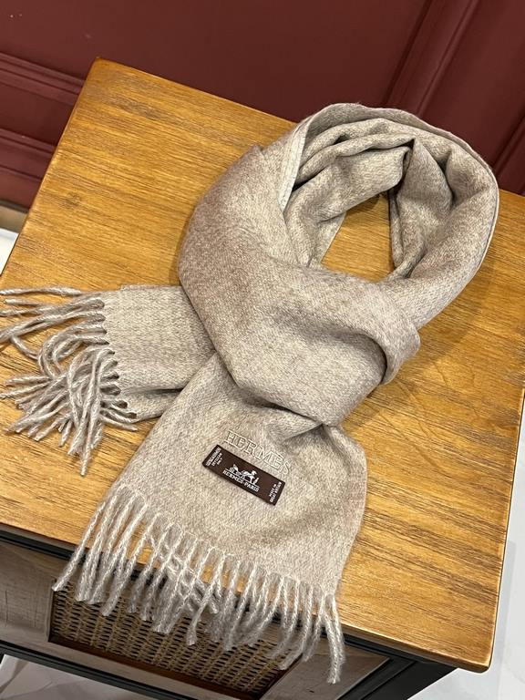 HERMFS [Hermes] Paris fashion show double-sided cashmere scarf! Using fine cashmere from the Mongolian plateau! The hand is full of fine velvet! The price is absolutely 100% affordable! Excellent embroidery craft! It's a