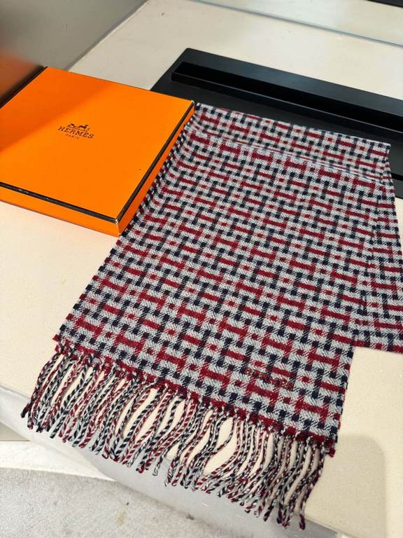 Explosion to     ♀   Hermes counter year's best hard goods [Scottish H scarf] highly recommended models   This cashmere scarf decorated with a new tartan pattern, H letter staggered, using heavyweight cashmere scarf, wor