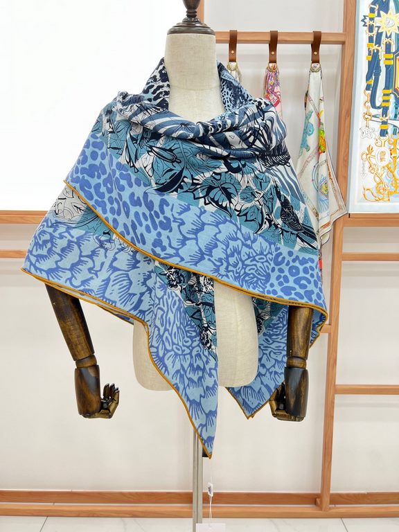 Hermes_23 AutumnWinter New Arrivals~Jungle Love 140 Velvet Printed Square ScarfHand-rolled velvet square scarf (30% silk 70% cashmere)This 140cm square scarf has a soft texture and is easy to wear.Designers Robert Dallet