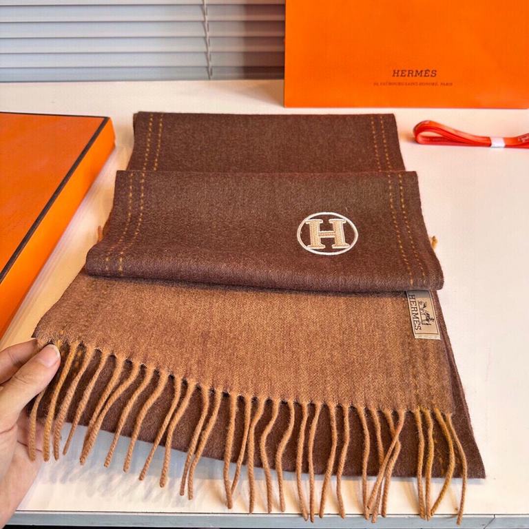 The official website with the same water ripple water cashmere Hermes   the same scarf and buy and cherish cashmere models   ~ are export orders so it is more difficult to meet  things talk about less but fine   good-loo