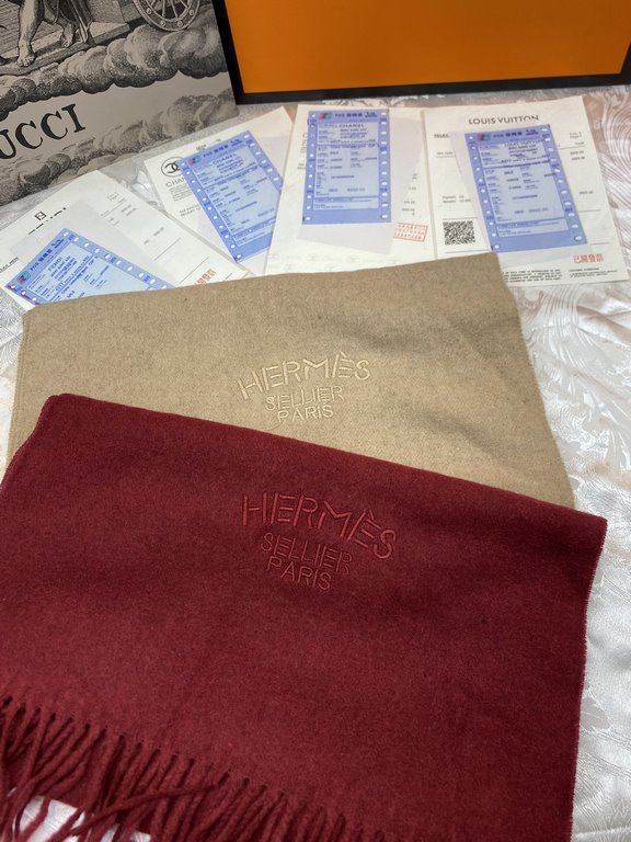 (Hermes) original quality Imperial Hall of Fame Extreme Donkey! Fall and winter counter in the sale of top cashmere knitted scarf. With exquisite simple pattern combination into a classic pattern beautiful to the extreme