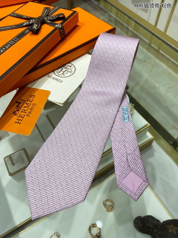 price    H's new men's tie series [H Panda Tie]  , Rare H's has a thousand different prints every year, from the initial geometric patterns to express riding activities, to today's much richer styles with lively animals 