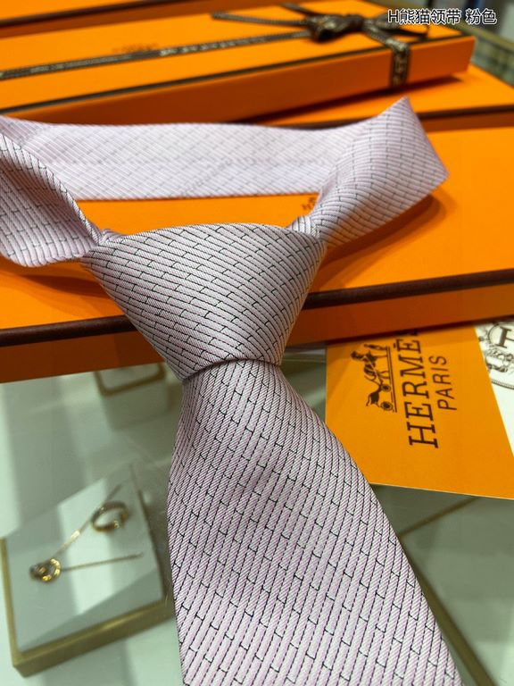 price    H's new men's tie series [H Panda Tie]  , Rare H's has a thousand different prints every year, from the initial geometric patterns to express riding activities, to today's much richer styles with lively animals 