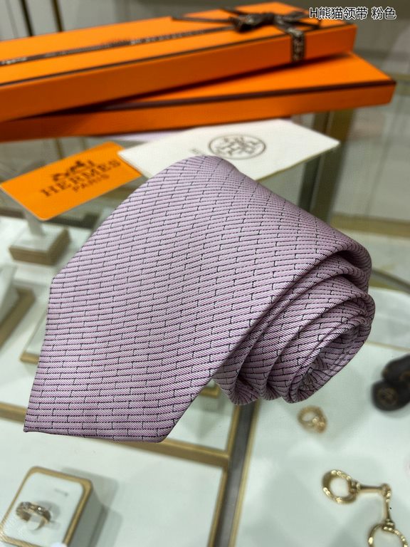 price    H's new men's tie series [H Panda Tie]  , Rare H's has a thousand different prints every year, from the initial geometric patterns to express riding activities, to today's much richer styles with lively animals 