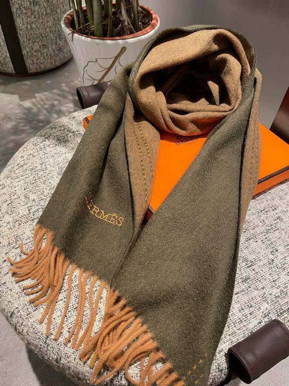 priceHermes double long scarf]    high cutting-edge products    water wave pattern absolutely screaming quality   LOGO embroidered label low-key luxury connotation, this scarf is definitely a treat for yourself to send y