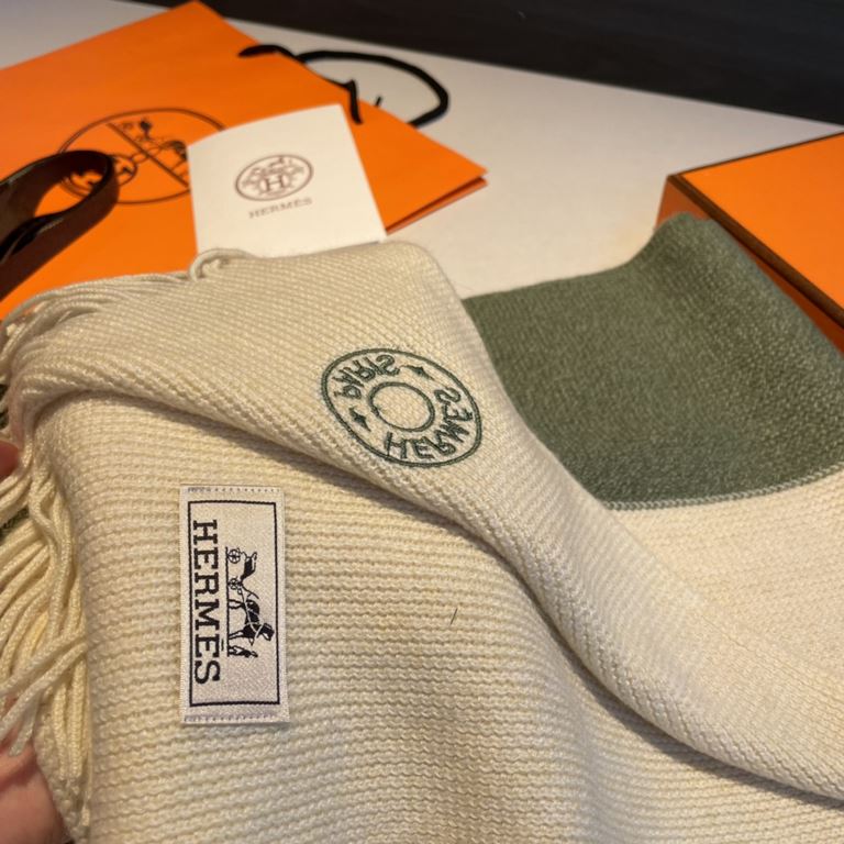 Men and women with the same model, 100% pure cashmere Hermes (Hermes) synchronization counter, high-end cashmere knitted scarf! Can be formal, can be casual, very Classical design. This knitting method is more difficult,