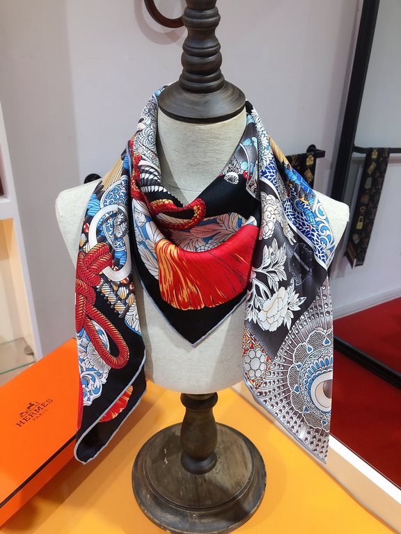 SHMS2148  Classic Arrival Hermes [Samurai's Clothing] 90cm silk version   Super fine one. Up to 48 color groups incorporated into one square scarf! Heavyweight silk to create On the quality of Hermes high-end square scar