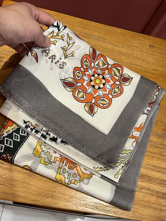 The scarf that will glow and shine Hermes Counter synchronization Buy all said good-looking cashmere printing   Recommended   top craft super value   Hermes counter pop models    cashmere square scarf   three-dimensional