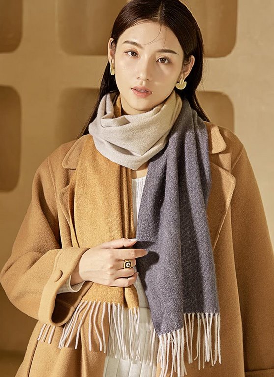 too beautiful   Hermes couple models beautiful to scream   counter the latest models   England and Europe and the United States model multi-color gradient is another that is fashionable and practical large scarf 