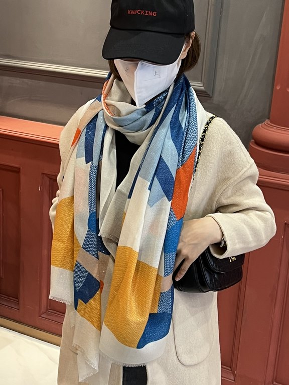 Scarf that glows and shines New    Buy all say it looks good recommended [pony jumping] top craftsmanship super value Hermes counter models    three-dimensional presentation of the pattern pattern in kind of a very high 