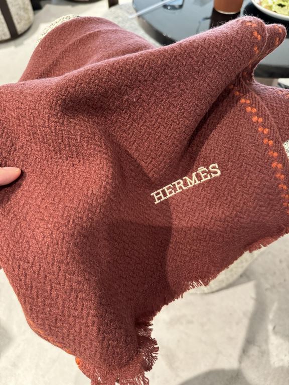 [Hermes double long scarf]    high cutting-edge products    water wave pattern absolutely screaming quality   LOGO embroidered label low-key luxury connotation, this scarf is definitely a treat for yourself to send your 