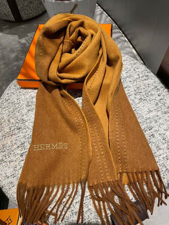 [Hermes double long scarf]    high cutting-edge products    water wave pattern absolutely screaming quality   LOGO embroidered label low-key luxury connotation, this scarf is definitely a treat for yourself to send your 