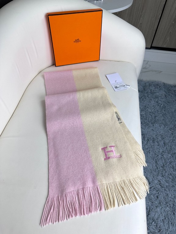 Price New! 2023 men and women with the same models, 100% pure cashmere Hermes (Hermes) synchronization counter, high-end cashmere knitted scarf! Can be formal, can be casual, very Classical design. This is a difficult kn