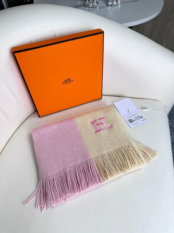 Price New! 2023 men and women with the same models, 100% pure cashmere Hermes (Hermes) synchronization counter, high-end cashmere knitted scarf! Can be formal, can be casual, very Classical design. This is a difficult kn