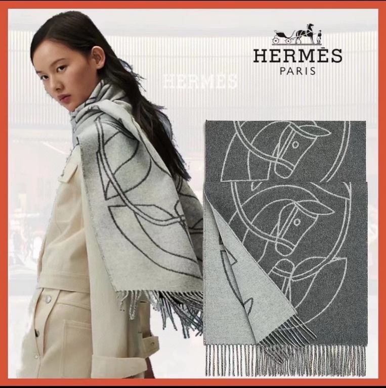 New at Hermes This scarf is woven in a delicate clashing jacquard and presents the Entrelacs Equestres horse head pattern designed by Geoff McFetridge. Size 40195cm.